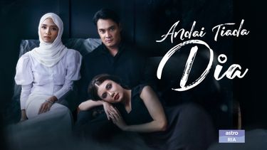 Suri rasa dialah wanita paling bahagia. Punya suami yang mencintainya sepenuh hati, punya mentua yang sangat mengasihi. Tapi, kekurangannya sebagai wanita seringkali membuatkan hatinya menangis dalam diam.