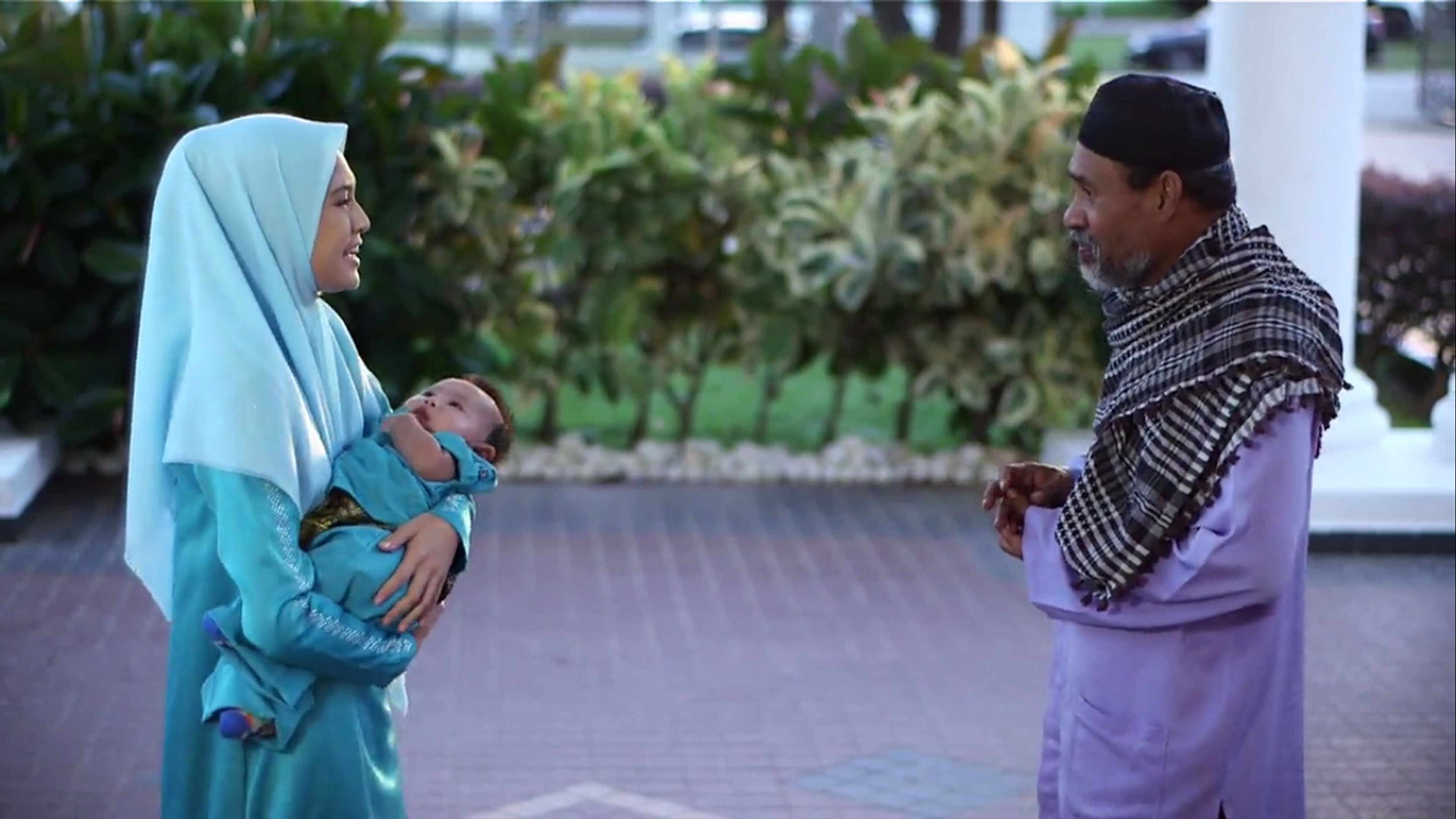 Perempuan Paling Bahagia