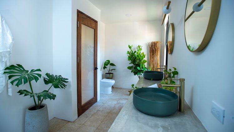 Betting on Paradise S1