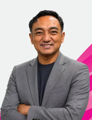 Zaiful Ariffin with background image