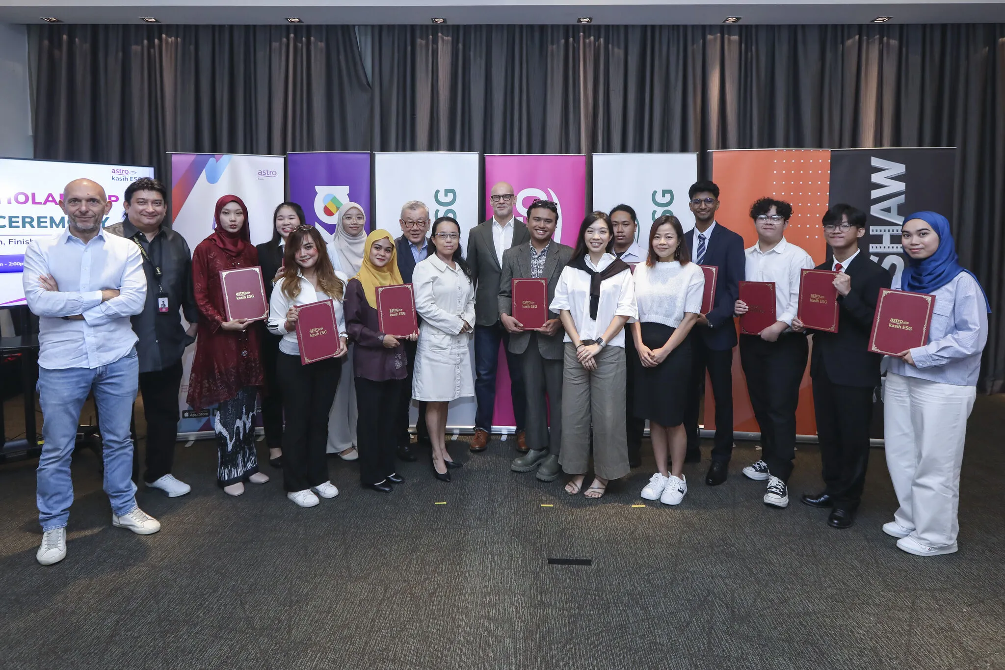 Yayasan Astro Kasih Awards 11 Scholarships to Underprivileged Students