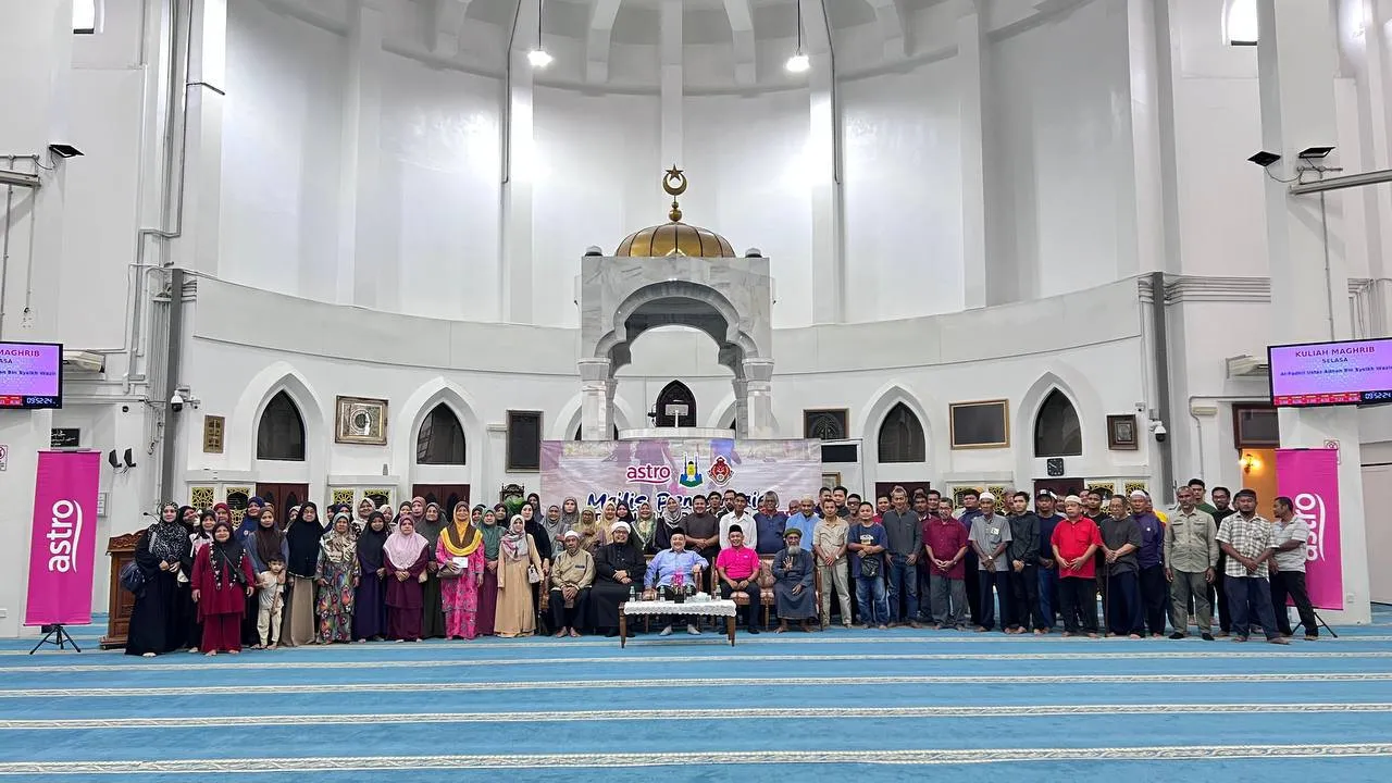 Astro Dengan Kerjasama Masjid Jamek Al-Sultan Ismail Petra Salur RM50,000 Kepada Mangsa Banjir Di Kelantan